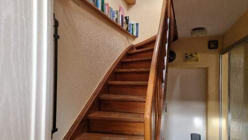 Treppenaufgang Flur - 3 Zimmer Einfamilienhaus in Lottstetten