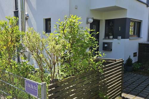 Reiheneckhaus im Westen Regensburgs - Hochwertiges Reiheneckhaus mit Garten & Dachterrasse im begehrten Regensburger Westen