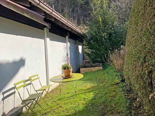 Kleiner Gartenanteil angrenzend an der Terrasse - 