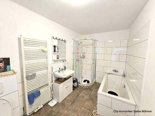 Tageslichtbad mit Dusche und Wanne - 