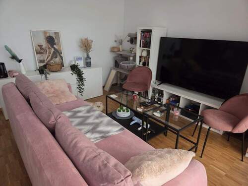 Wohnzimmer - 2-Zimmer-Wohnung in Charlottenburg - Neubau, Fußbodenheizung, voll möbliert, Balkon