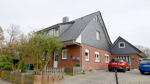 Außenansicht - Zweifamilienhaus in Visbek - 290.000,00&nbsp;EUR Kaufpreis, ca.&nbsp; 224,00&nbsp;m&sup2;&nbsp;Wohnfl&auml;che