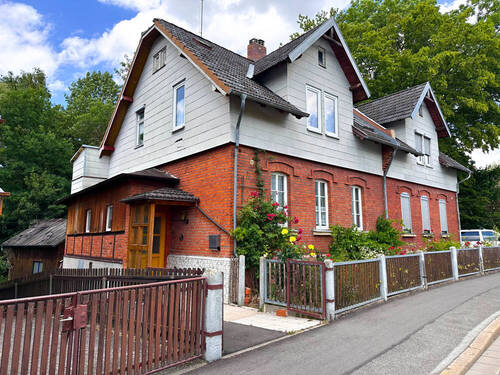 Straßenansicht - 6 Zimmer Doppelhaushälfte zum Kaufen in Coburg