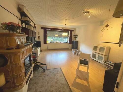 Wohnzimmer mit Kaminofen - 3 Zimmer Terrassenwohnung in Schneverdingen