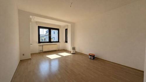 Wohnzimmer - 2 Zimmer Etagenwohnung in Bornheim