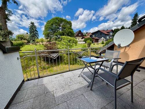 Balkon mit Aussicht - Wohnen mit Blick ins Grüne - Kleines, bezugsfreies EFH mit pflegeleichtem Garten in Judenbach!