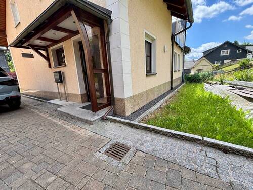 Eingangsbereich - Einfamilienhaus mit 120,00 m² in Sonneberg zum Kaufen