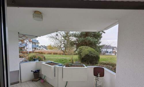 Blick aus der Küche - 2 Zimmer Etagenwohnung in Taucha