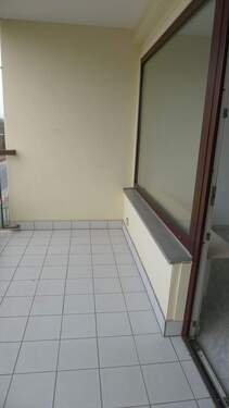 viel Platz auf der Loggia - Etagenwohnung mit 90,60 m&sup2; in Frankfurt am Main zum Kaufen