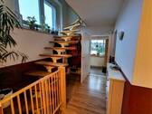 Flur und Treppe - 
