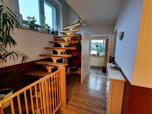 Flur und Treppe - 