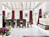 Großes Wohnzimmer mit Loft-Anbau - 