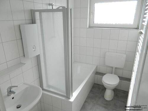 modernisiertes Tageslichtbadezimmer - 