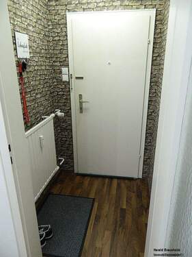 Windfang im Eingangsbereich - 2 Zimmer Etagenwohnung in Lüdenscheid