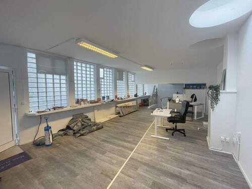 Bild 1 - Hinterhof-Loft mit Lager und Anlieferungsmöglichkeit in Holthausen zu vermieten !