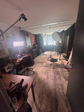 Büroraum 2 - Flexible, möblierte Büroflächen im TV-Studio Frechen - inkl. Konferenzraum