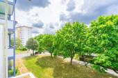 Blick vom Balkon - Etagenwohnung mit 58,20 m&sup2; in Chemnitz zur Miete
