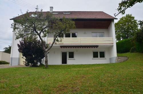 Gebäudeansicht - Traumhaft Wohnen in großzügiger 5-Zimmer-Wohnung in Top-Lage