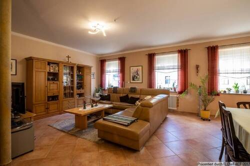 Wohnzimmer Obergeschoß Vorderhaus - Mehrfamilienhaus, Wohnhaus mit 387,00 m&sup2; in Kamenz zum Kaufen