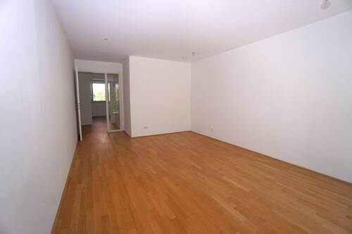 Wohnzimmer Ansicht 2 - Etagenwohnung mit 59,00 m&sup2; in Unterhaching zum Kaufen