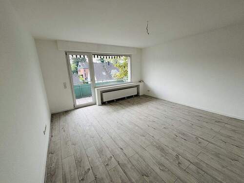 Bild 1 - Über den Dächern von Unterbach: Komplett modernisierte 3 Zi. ETW mit Sonnenbalkon!
