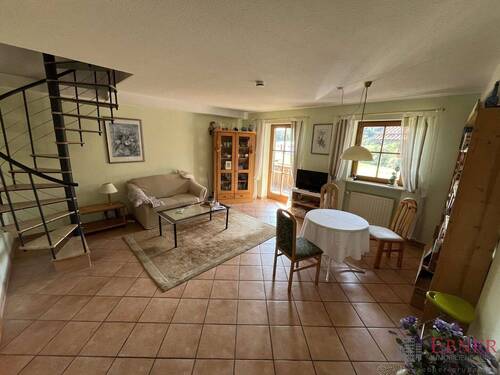 1540 Wohnzimmer - Maisionette-Wohnung in Aussichtslage im Zellertal Drachselsried