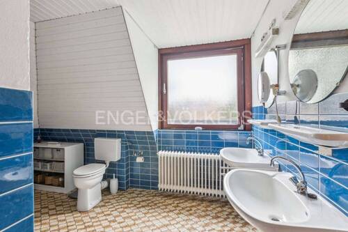 Badezimmer im Dachgeschoss - 