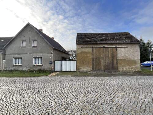 Straßenansicht - Handwerker gesucht... - 75.000,00&nbsp;EUR Kaufpreis, ca.&nbsp; 69,00&nbsp;m&sup2;&nbsp;Wohnfl&auml;che