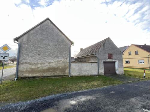 Seitenansicht mit Garage - 3 Zimmer Einfamilienhaus zum Kaufen in Wiederau