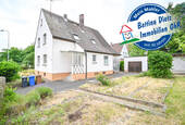 Außenansicht - Gut geschnittenes 2-Familienhaus mit Garage, Carport, Garten und Keller!