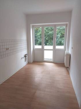 Küche - Schöne 4,5-R-Wohnung mit BLK.1.OG ca.87,00m2 zu vermieten In MD -Stadtfeld Ost
