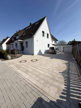 Hausansicht - Modernisierte DHH mit zwei Wohneinheiten, Eigennutzung und Mieteinnahmen, Garten und Garage