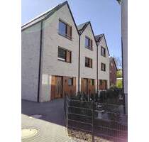 ***BÜSCHER IMMOBILIEN*** Modernes Stadthaus mit kleinem Garten & Photovoltaik – KfW-40 Effizienz in Münster-Angelmodde