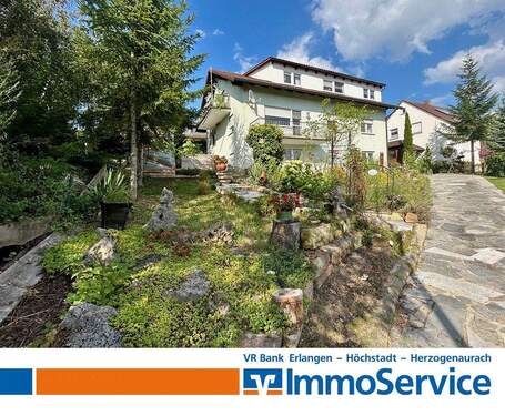 Titelbild - Schickes Zweifamilienhaus mit Einliegerwohnung und tollem Fernblick