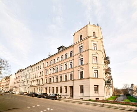 Hausansicht - Solide Investition: Gepflegte Erdgeschosswohnung mit Mieter in Chemnitz-Schloßchemnitz