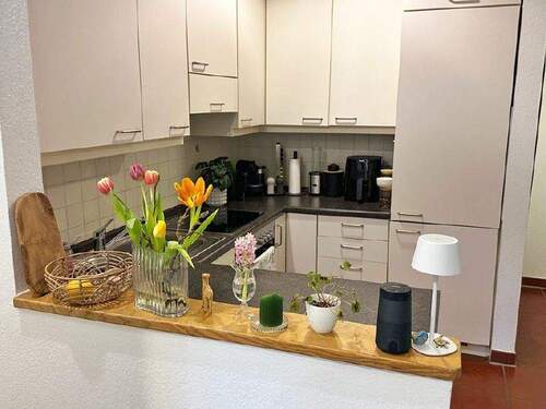 Küche - SELTENE GELEGENHEIT IN DER MARKTSTRASSE: 2-ZIMMER-WHG. AUF WUNSCH MIT TG-STELLPLATZ UND RUHIGEM HINTERHOFGARTEN