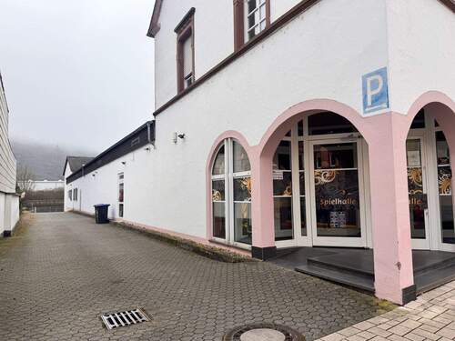 Zufahrt - Gewerbeobjekt (Büro, Produktion, Verkauf) zum Kaufen in Konz