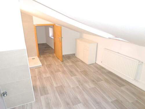 Das Badezimmer mit Zugang zum Abstellraum - 