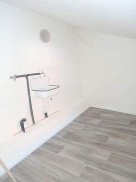 Der Abstellraum mit Waschmaschinenanschluss - 