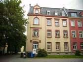Straßenansicht - Ab 01.07.26!! Gemütliche kleine 2 Raum Dachwohnung mit Südbalkon