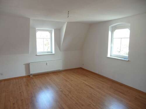Wohnzimmer - 2 Zimmer Etagenwohnung zur Miete in Zwickau