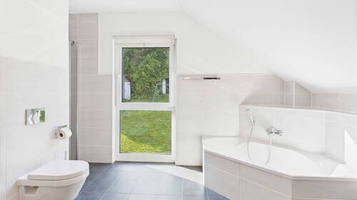 Tageslichtbad OG - 6 Zimmer Einfamilienhaus in Gummersbach