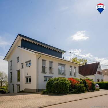 REMAX Immobilien DeLux Einfamilienhau Frontansicht Neunkirchen Mark Borowicz - 