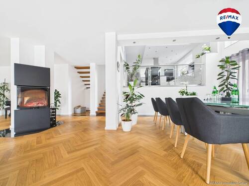REMAX Immobilien DeLux Einfamilienhau Wohnzimmer Neunkirchen Mark Borowicz - 7 Zimmer Einfamilienhaus in Neunkirchen