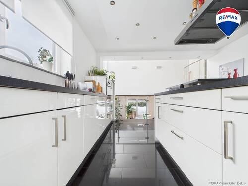 REMAX Immobilien DeLux Einfamilienhau Küche Neunkirchen Mark Borowicz - 