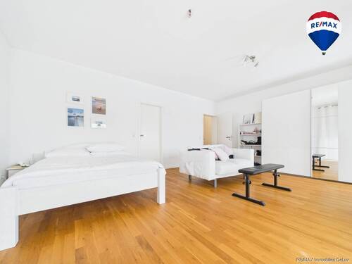 REMAX Immobilien DeLux Einfamilienhau Schlafzimmer Neunkirchen Mark Borowicz - 