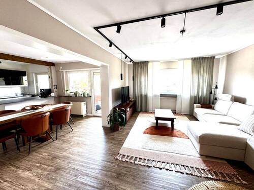 Bild 1 - Licht und Ruhe - 3,5 Zimmer-Wohnung im 3. OG mit Balkon und Garage !
