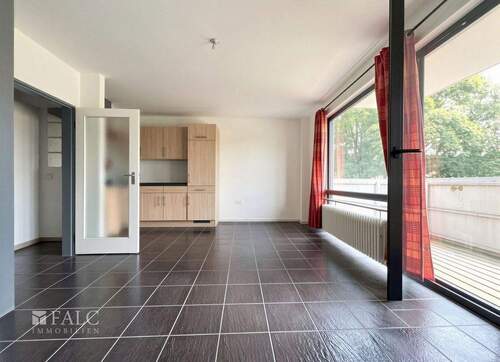 Wohnzimmer - 2 Zimmer Etagenwohnung in Köln