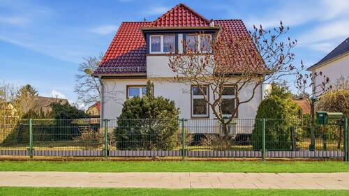 Einfamilienhaus in Falkensee - Sanierungsobjekt mit Charme - verwirklichen Sie hier Ihr individuelles Zuhause