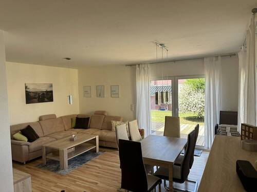 Wohnzimmer mit Gartenblick - Mehrfamilienhaus, Wohnhaus mit 71,50 m&sup2; in Mücheln zum Kaufen